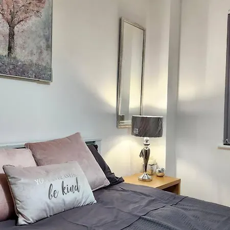 Stylish 2 Bed/bath Apartment