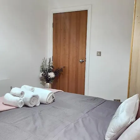 Apartment Stylish 2 Bed/bath